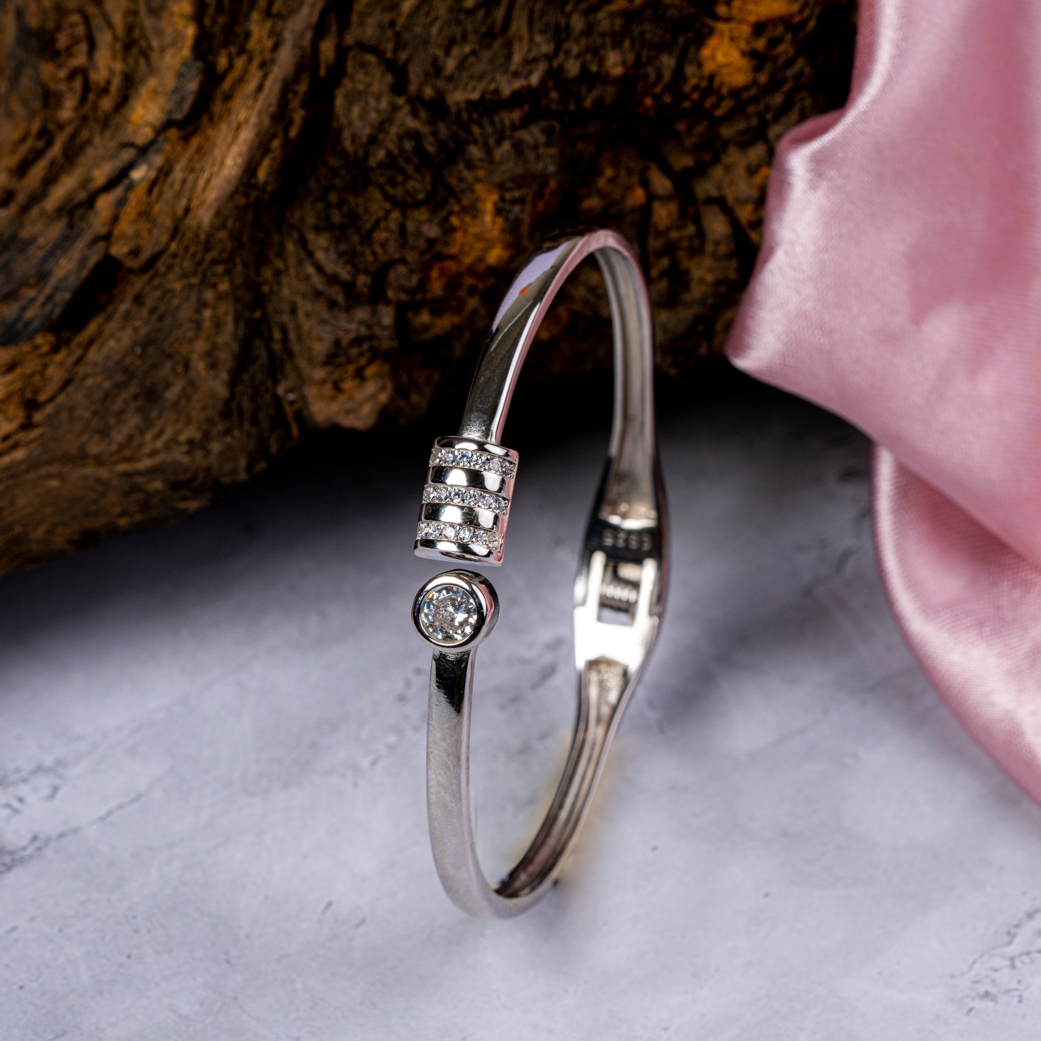 SPRING BRACELET SPRING BRACELET