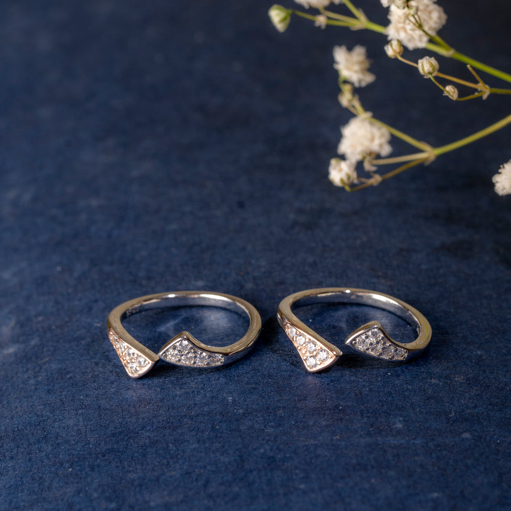 Tri-Glint Elegance Toe Ring