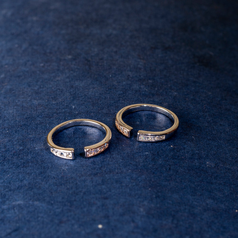 Sparkling Gap Toe Ring