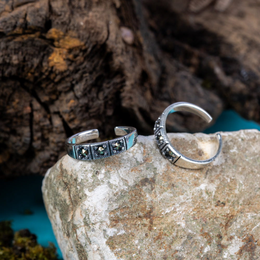 Twilight Allure Black Stone Toe Ring